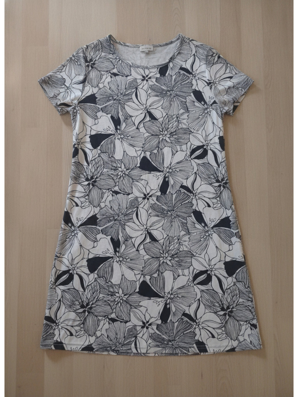 Black and White Floral Knee-Length Dress